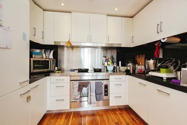 2 bedrooms apartment for sale in London, United Kingdom - Image 4