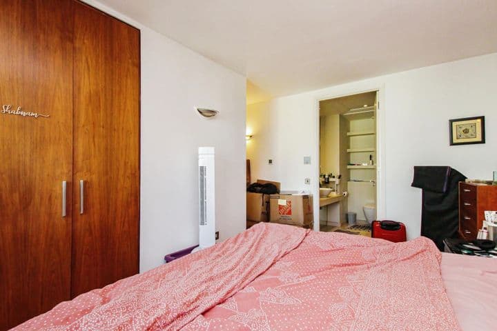 2 bedrooms apartment for sale in London, United Kingdom - Image 8