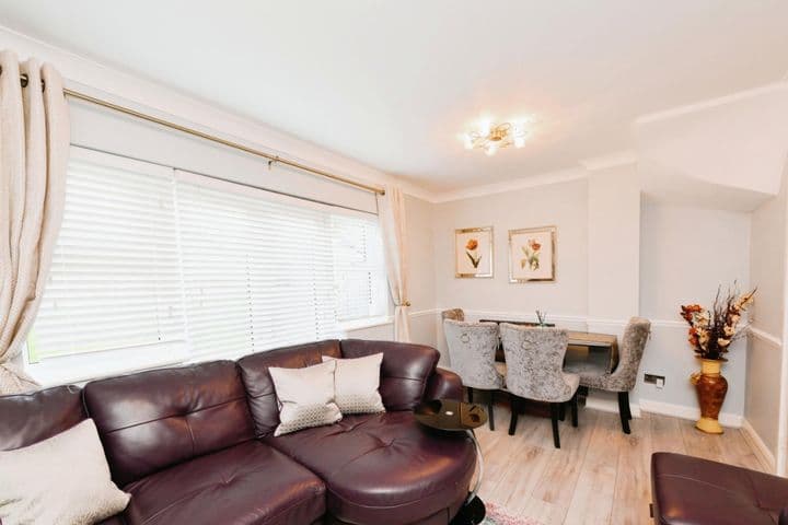 2 bedrooms house for sale in Waltham Abbey, United Kingdom - Image 3