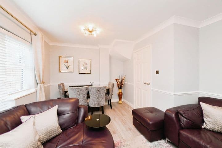 2 bedrooms house for sale in Waltham Abbey, United Kingdom - Image 4