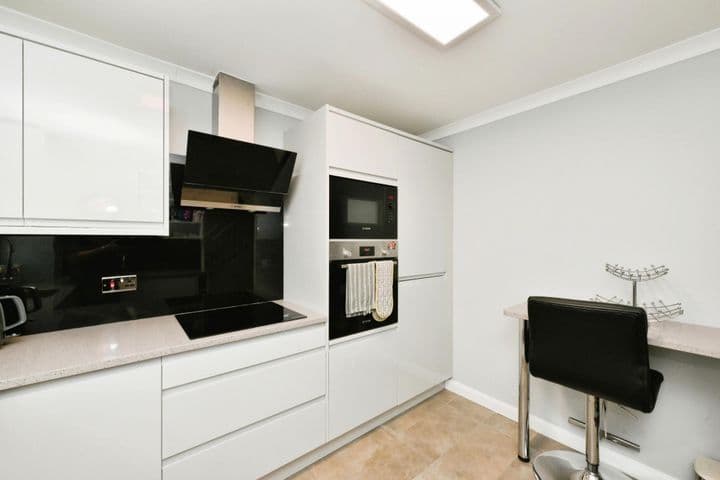 2 bedrooms house for sale in Waltham Abbey, United Kingdom - Image 8