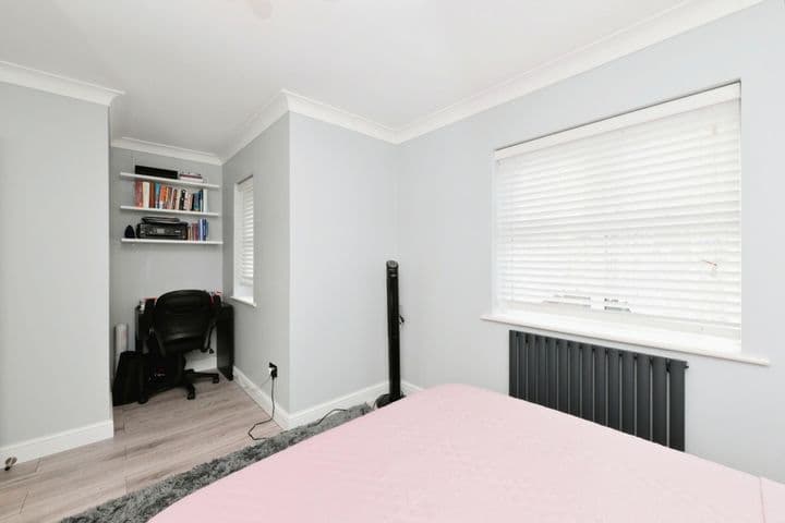 2 bedrooms house for sale in Waltham Abbey, United Kingdom - Image 10