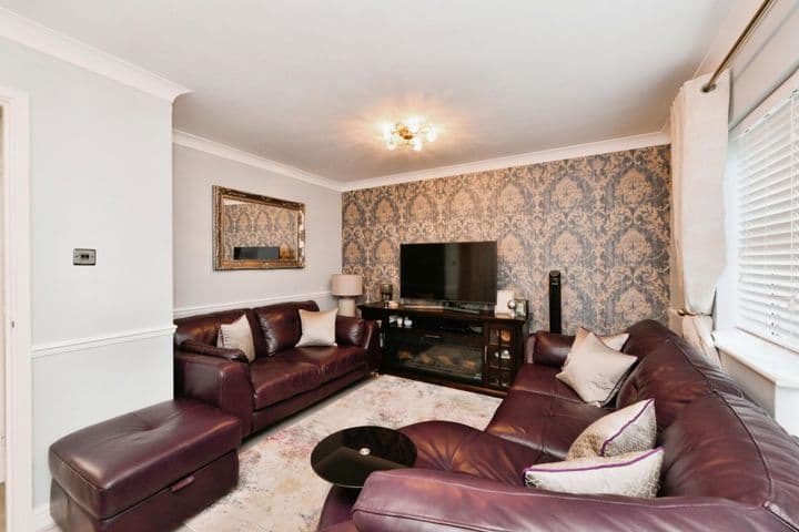 2 bedrooms house for sale in Waltham Abbey, United Kingdom - Image 2