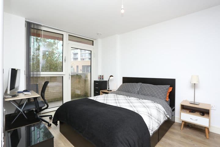 1 bedroom apartment for sale in London, United Kingdom - Image 9