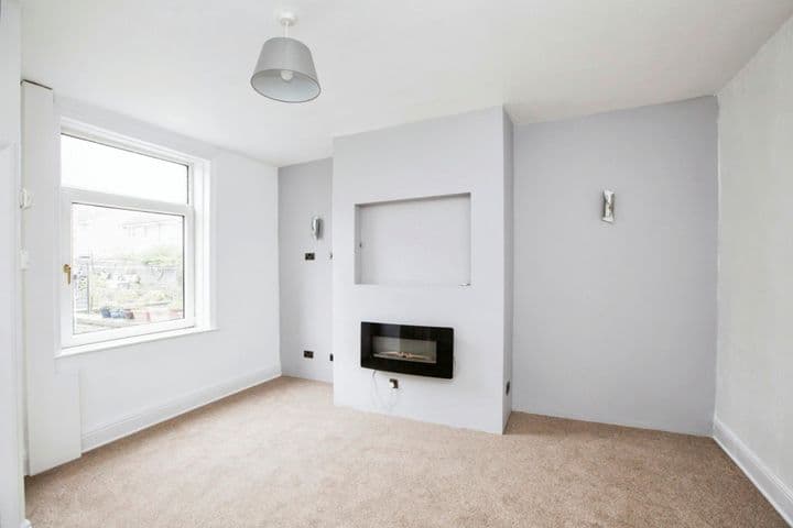 2 bedrooms house for sale in Halifax, United Kingdom - Image 2