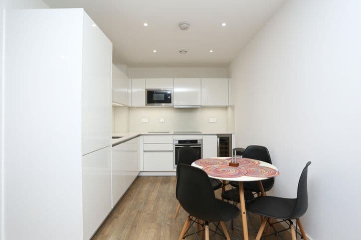 1 bedroom apartment for sale in London, United Kingdom - Image 8