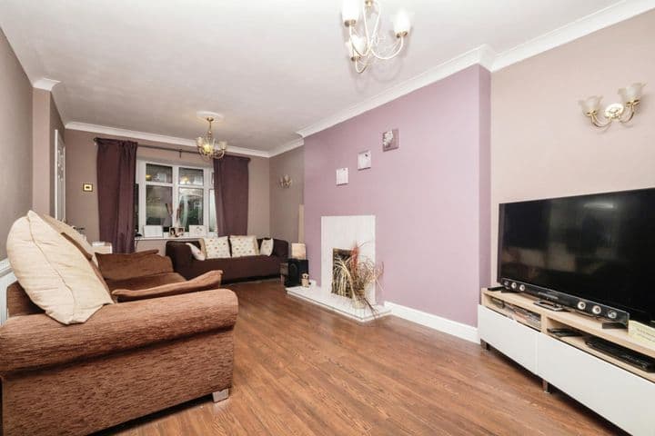 5 bedrooms house for sale in West Bromwich, United Kingdom - Image 3