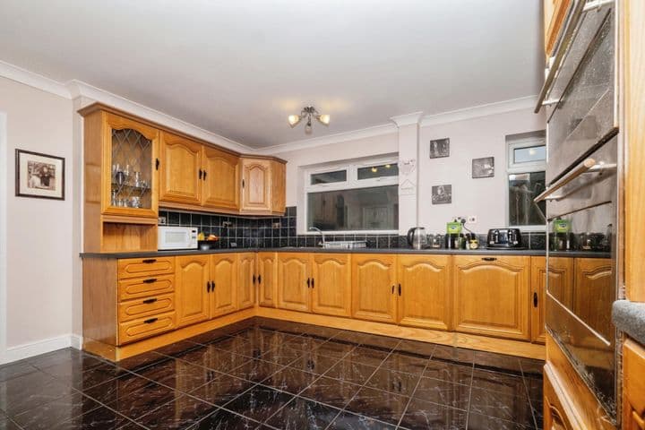 5 bedrooms house for sale in West Bromwich, United Kingdom - Image 9