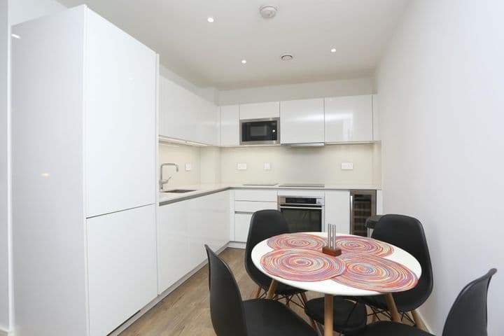 1 bedroom apartment for sale in London, United Kingdom - Image 7