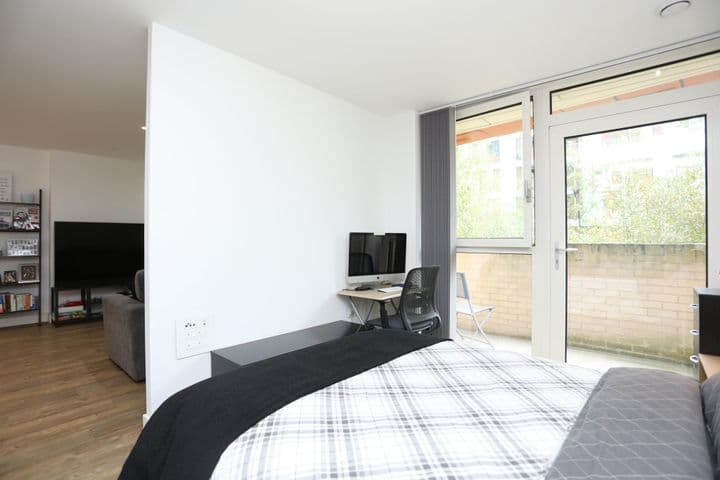 1 bedroom apartment for sale in London, United Kingdom - Image 12