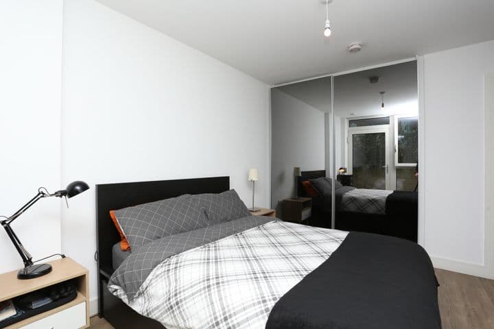 1 bedroom apartment for sale in London, United Kingdom - Image 11