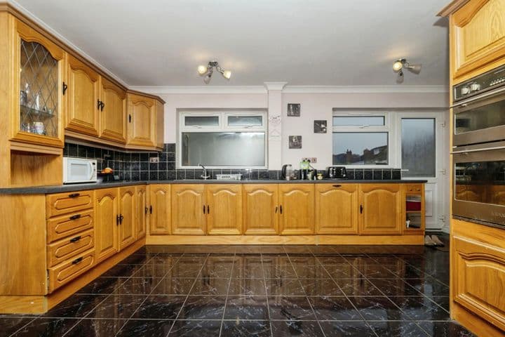 5 bedrooms house for sale in West Bromwich, United Kingdom - Image 8