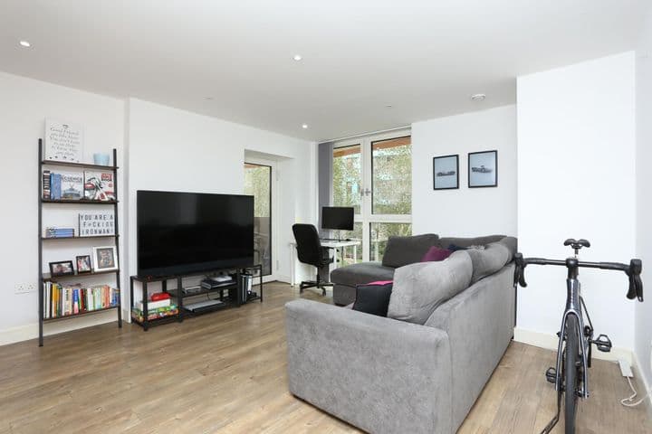 1 bedroom apartment for sale in London, United Kingdom - Image 4