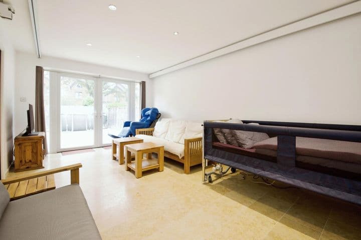 4 bedrooms house for sale in London, United Kingdom - Image 10