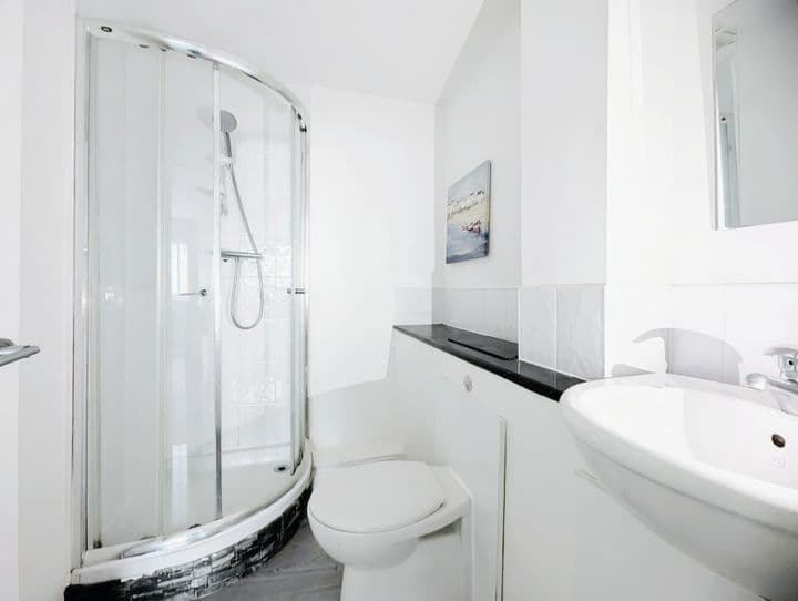 2 bedrooms apartment for sale in Lanark, United Kingdom - Image 11