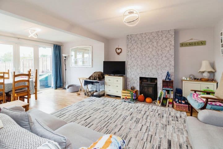 4 bedrooms house for sale in Dunstable, United Kingdom - Image 2