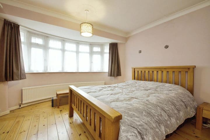 4 bedrooms house for sale in London, United Kingdom - Image 8