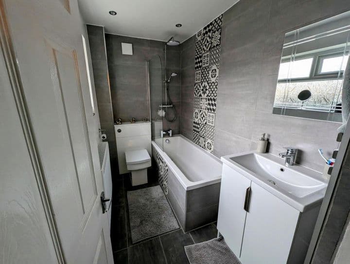 2 bedrooms house for sale in Manchester, United Kingdom - Image 7