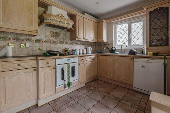 3 bedrooms house for sale in Basildon, United Kingdom - Image 6