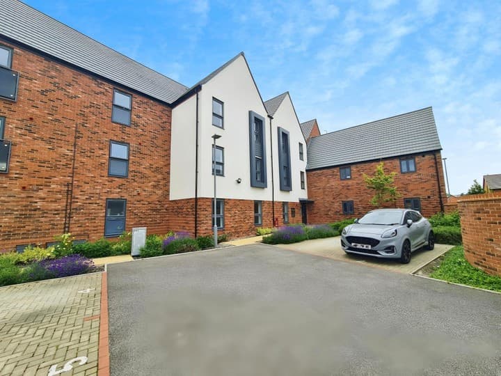 2 bedrooms apartment for sale in Milton Keynes, United Kingdom - Image 5