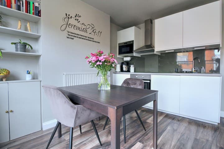 1 bedroom apartment for sale in London, United Kingdom - Image 5