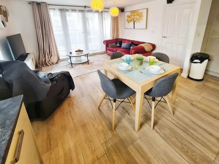 2 bedrooms apartment for sale in Milton Keynes, United Kingdom - Image 9