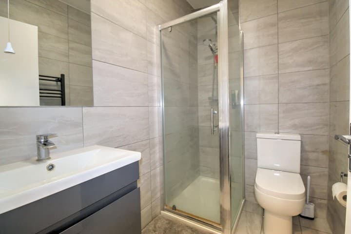 1 bedroom apartment for sale in London, United Kingdom - Image 10