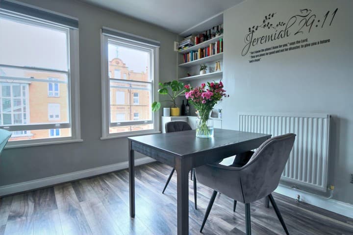 1 bedroom apartment for sale in London, United Kingdom - Image 11