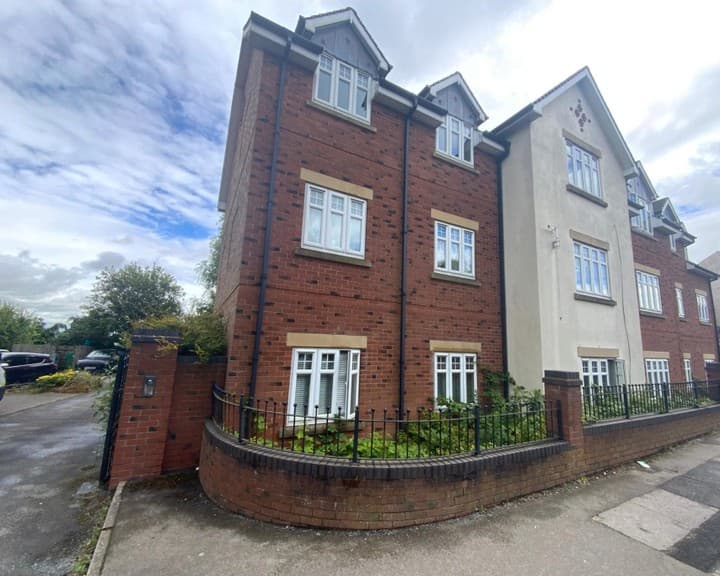 2 bedrooms apartment for sale in Redditch, United Kingdom - Image 2