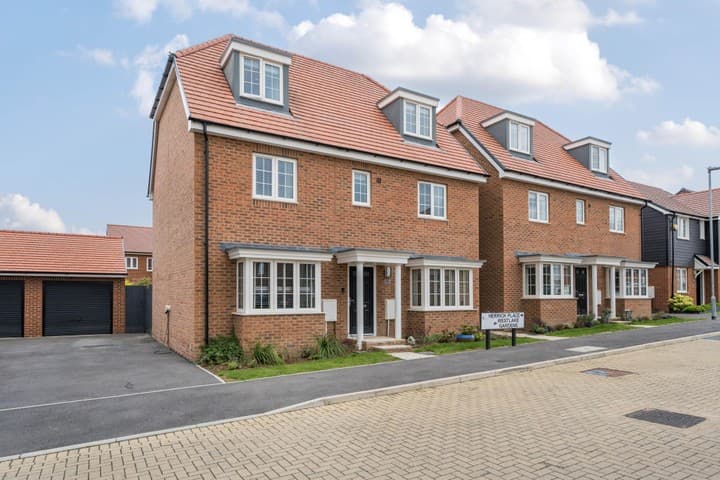 5 bedrooms house for sale in Tadley, United Kingdom - Image 2