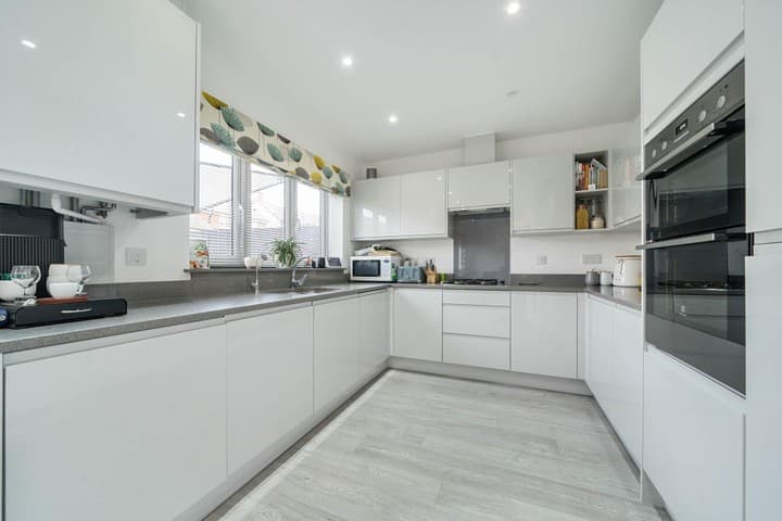 5 bedrooms house for sale in Tadley, United Kingdom - Image 6