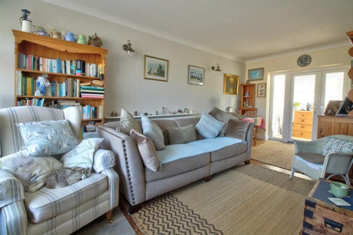 1 bedroom house for sale in Chichester, United Kingdom - Image 3