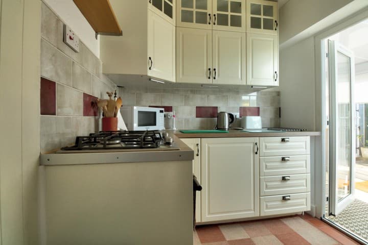 1 bedroom house for sale in Chichester, United Kingdom - Image 7