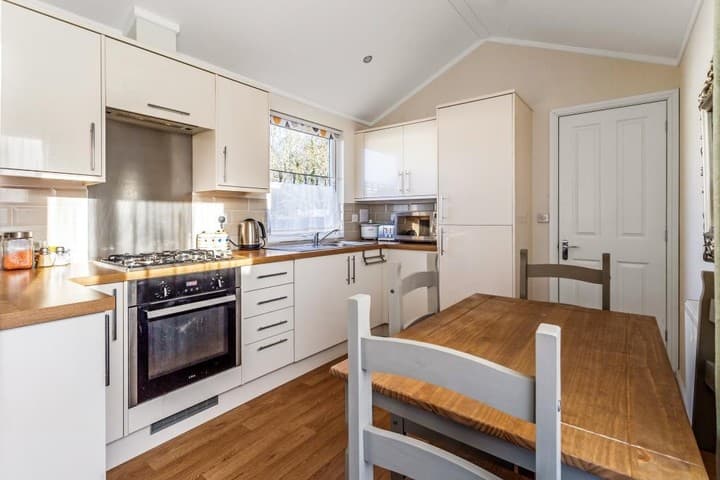 2 bedrooms other for sale in Dorking, United Kingdom - Image 3