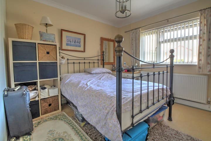 1 bedroom house for sale in Chichester, United Kingdom - Image 8