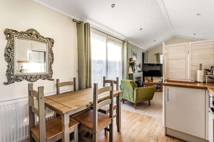 2 bedrooms other for sale in Dorking, United Kingdom - Image 7