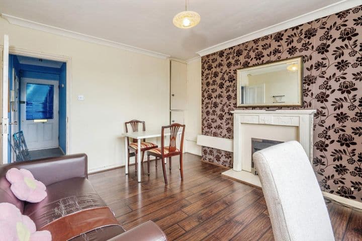 1 bedroom apartment for sale in London, United Kingdom - Image 9