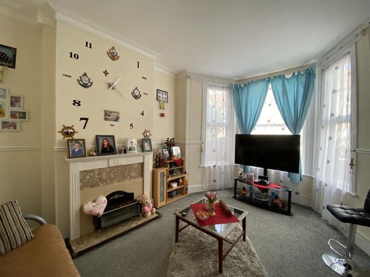 3 bedrooms house for sale in Westcliff-On-Sea, United Kingdom - Image 3