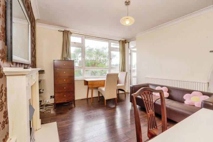 1 bedroom apartment for sale in London, United Kingdom - Image 4