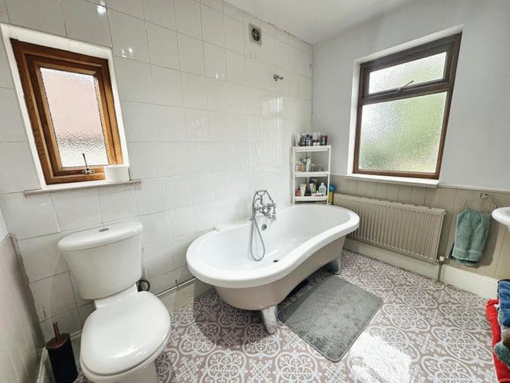 3 bedrooms house for sale in Wolverhampton, United Kingdom - Image 12