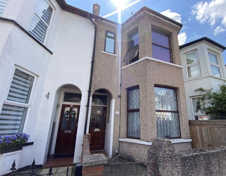 3 bedrooms house for sale in Westcliff-On-Sea, United Kingdom - Image 2