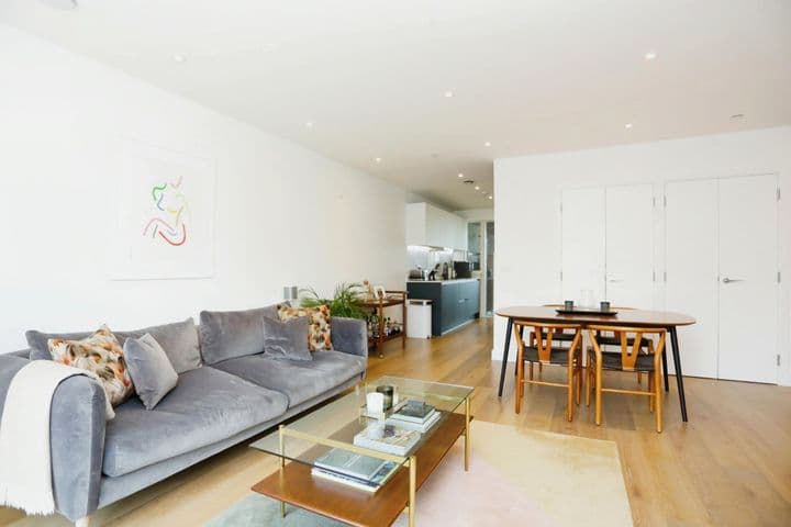 2 bedrooms apartment for sale in London, United Kingdom - Image 6