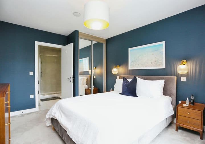 2 bedrooms apartment for sale in London, United Kingdom - Image 10