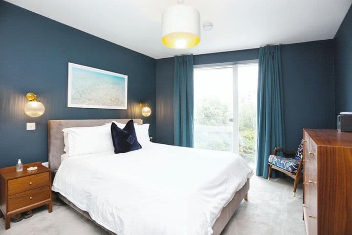 2 bedrooms apartment for sale in London, United Kingdom - Image 8