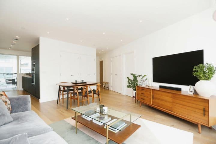 2 bedrooms apartment for sale in London, United Kingdom - Image 4