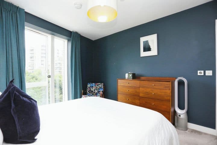 2 bedrooms apartment for sale in London, United Kingdom - Image 9