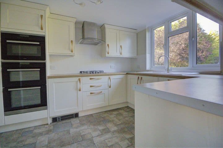 1 bedroom apartment for sale in River, United Kingdom - Image 4