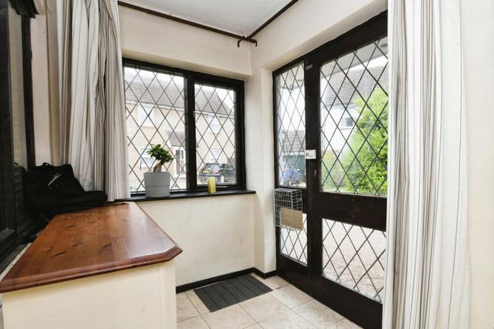 4 bedrooms house for sale in Brentwood, United Kingdom - Image 2