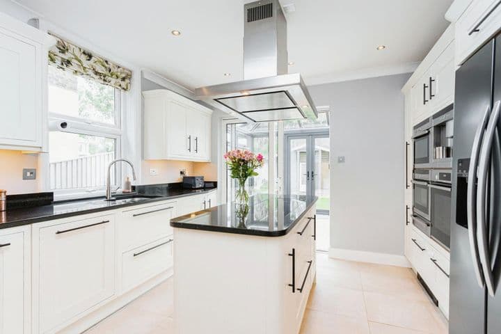 3 bedrooms house for sale in Haywards Heath, United Kingdom - Image 3