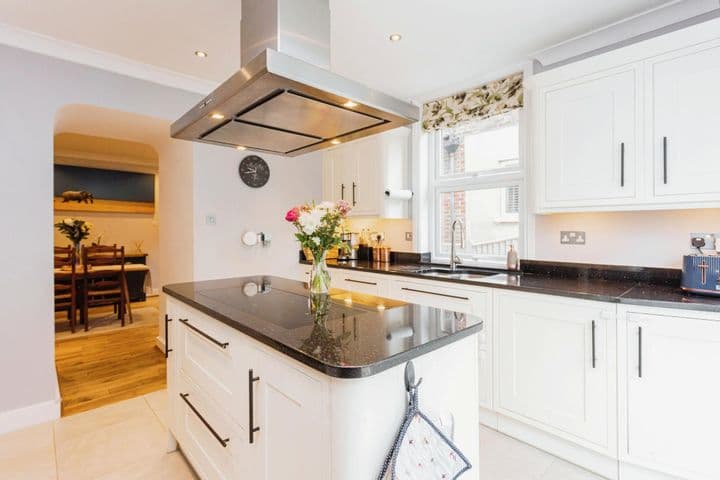 3 bedrooms house for sale in Haywards Heath, United Kingdom - Image 5